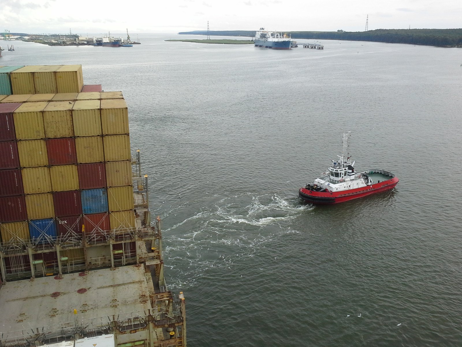 Berthing with tugs